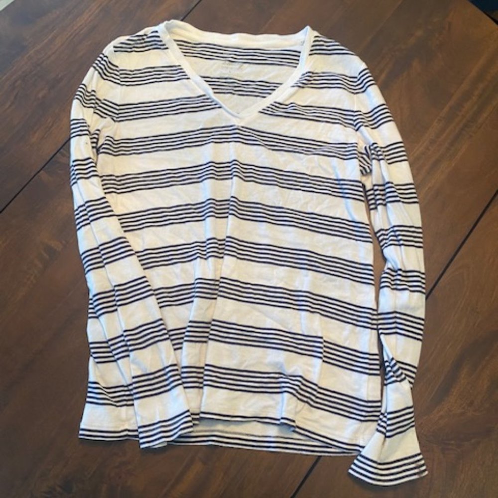 GAP long sleeved shirt